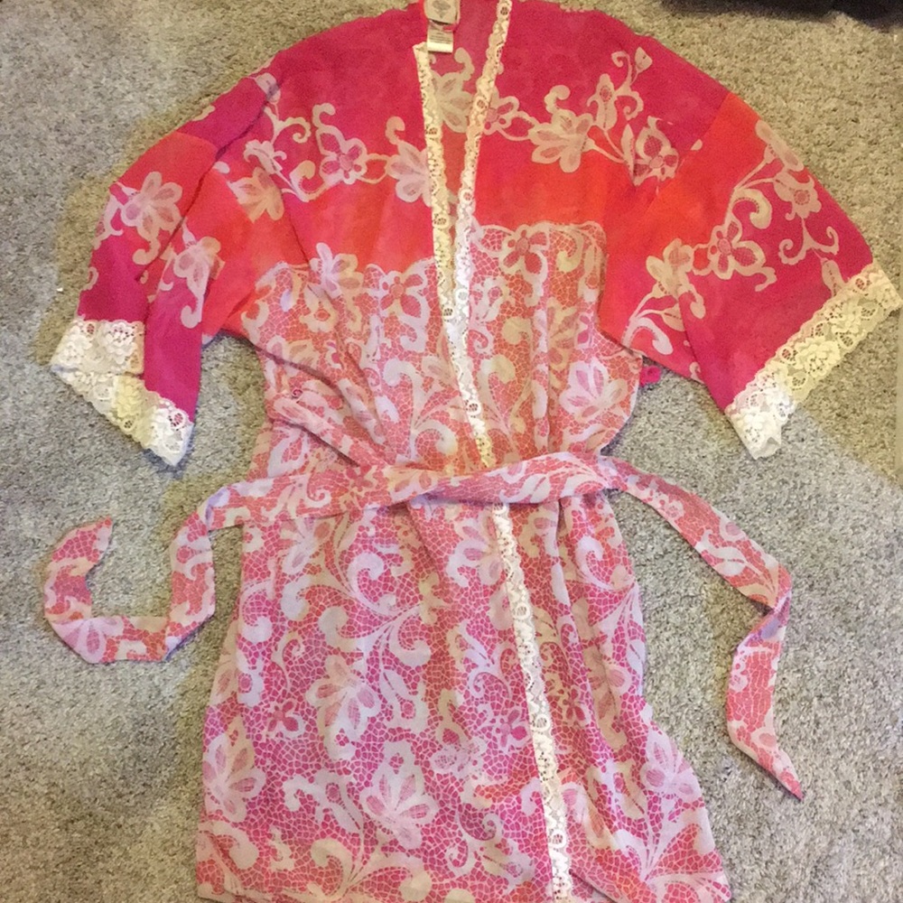 4/$15 NWOT In Bloom sheer kimono robe
